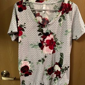LulaRoe Size M T-Shirt